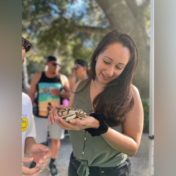 Meet your Posher, Elizabeth - Picture 5 of 5